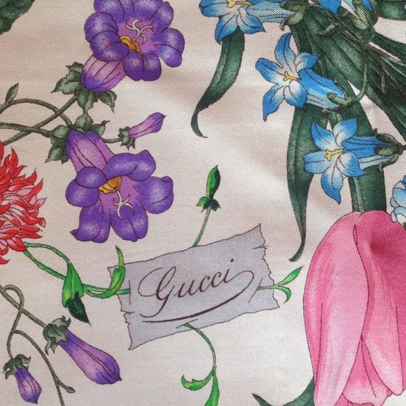 Vintage Gucci Flora Scarf 1966 Silk Flowers Decorations Dark Blue Frame - Picture 2 of 13